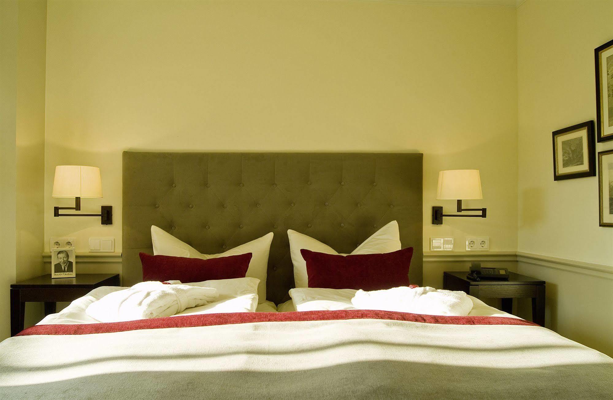 Parkhotel Surenburg โฮร์สเทล ภายนอก รูปภาพ